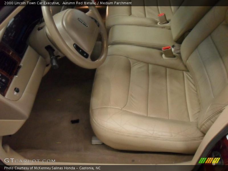 Autumn Red Metallic / Medium Parchment 2000 Lincoln Town Car Executive