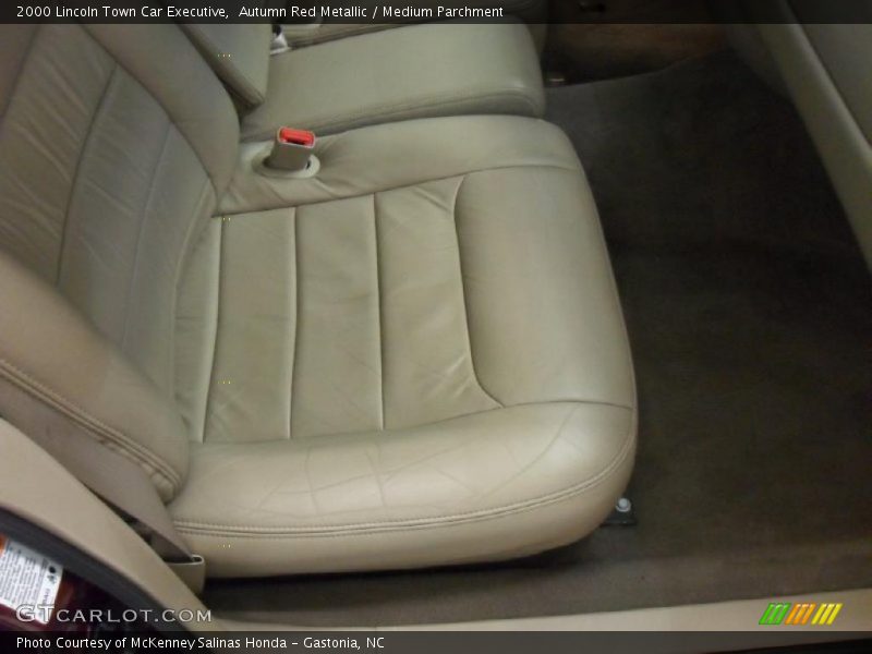 Autumn Red Metallic / Medium Parchment 2000 Lincoln Town Car Executive
