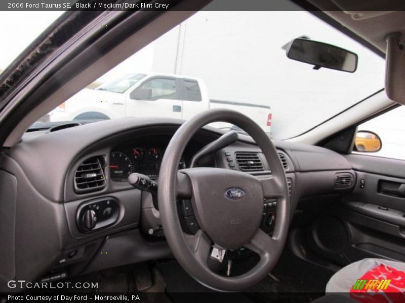 Black / Medium/Dark Flint Grey 2006 Ford Taurus SE