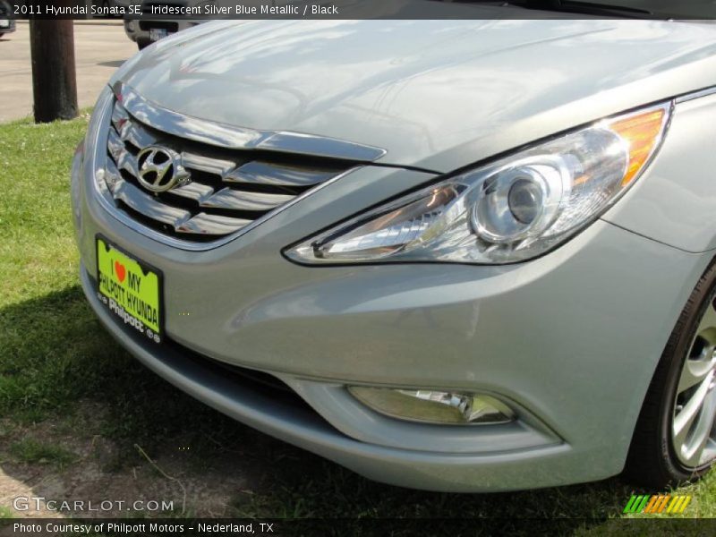 Iridescent Silver Blue Metallic / Black 2011 Hyundai Sonata SE