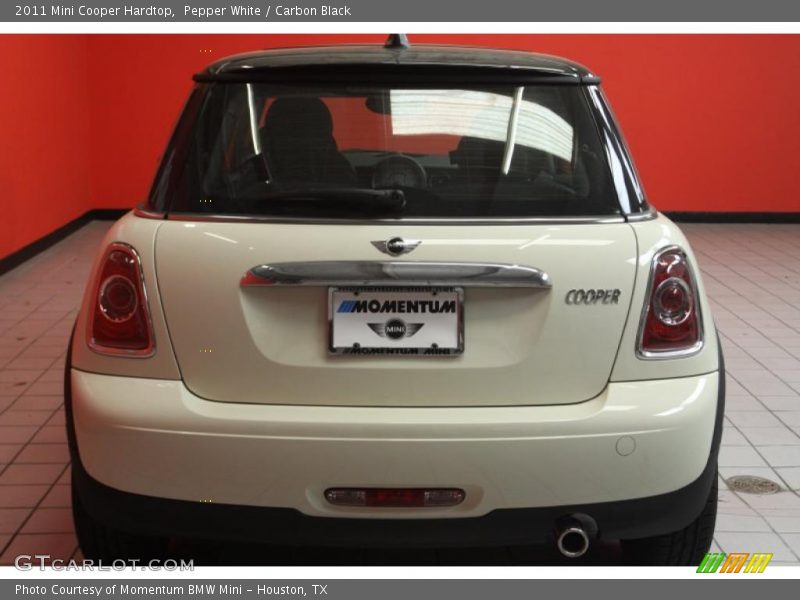 Pepper White / Carbon Black 2011 Mini Cooper Hardtop