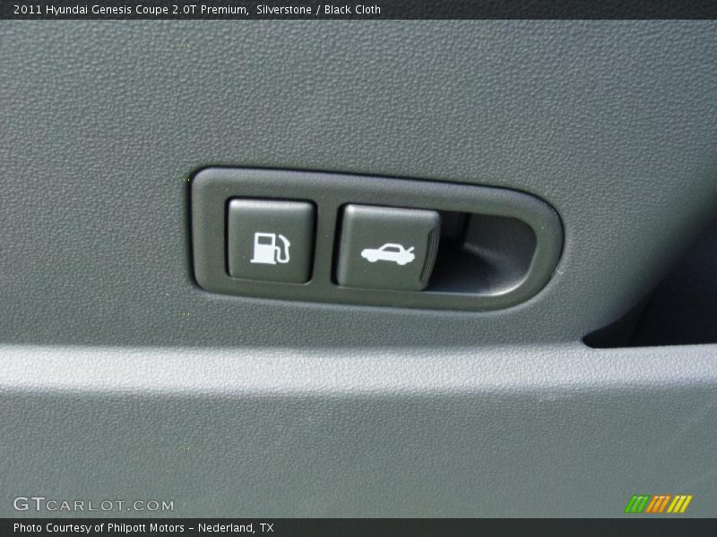 Controls of 2011 Genesis Coupe 2.0T Premium