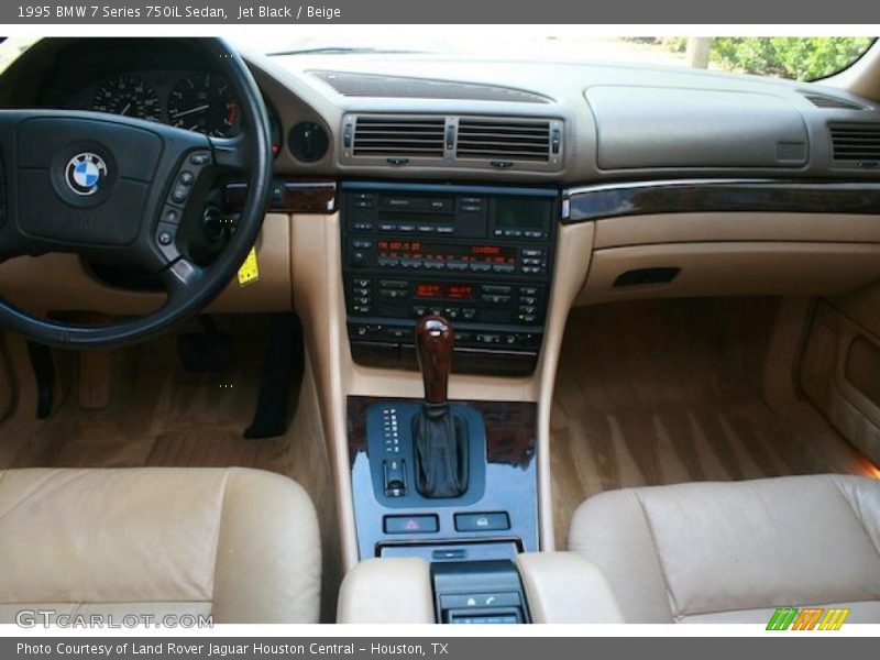 Dashboard of 1995 7 Series 750iL Sedan