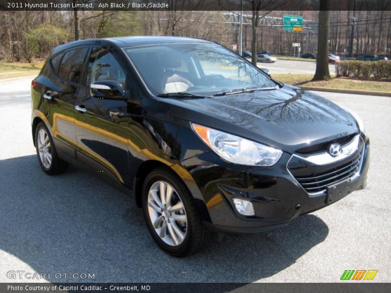 Front 3/4 View of 2011 Tucson Limited