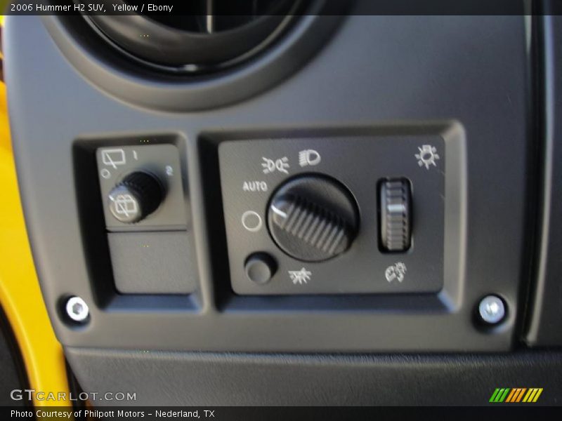 Controls of 2006 H2 SUV