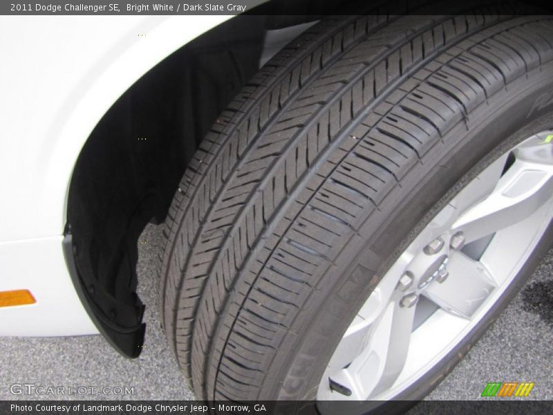 Bright White / Dark Slate Gray 2011 Dodge Challenger SE