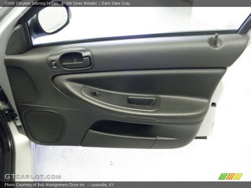 Door Panel of 2006 Sebring Sedan