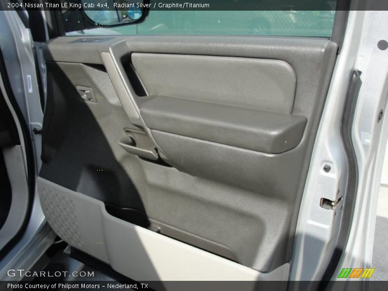Radiant Silver / Graphite/Titanium 2004 Nissan Titan LE King Cab 4x4