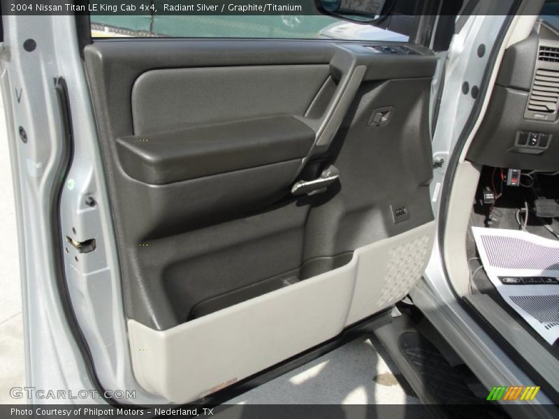 Radiant Silver / Graphite/Titanium 2004 Nissan Titan LE King Cab 4x4