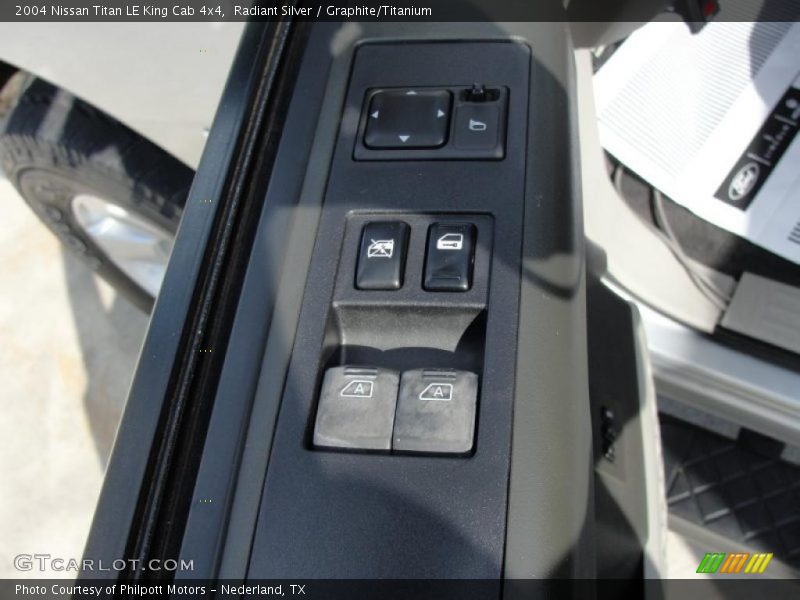 Radiant Silver / Graphite/Titanium 2004 Nissan Titan LE King Cab 4x4