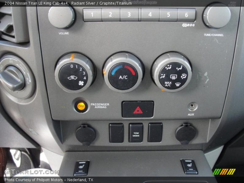 Radiant Silver / Graphite/Titanium 2004 Nissan Titan LE King Cab 4x4