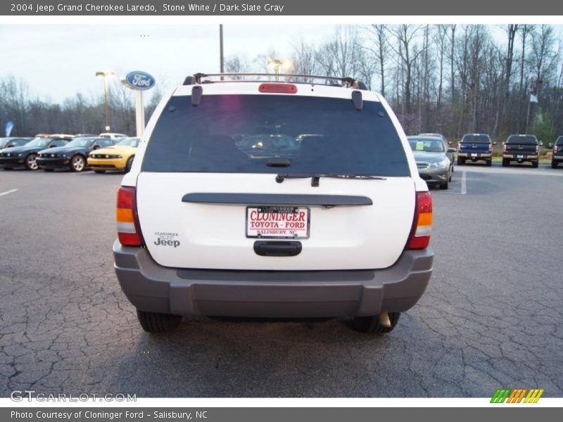 Stone White / Dark Slate Gray 2004 Jeep Grand Cherokee Laredo