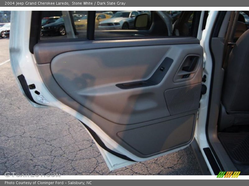 Stone White / Dark Slate Gray 2004 Jeep Grand Cherokee Laredo