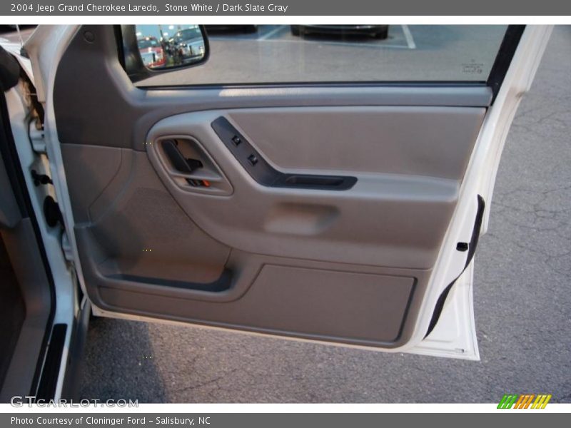 Stone White / Dark Slate Gray 2004 Jeep Grand Cherokee Laredo