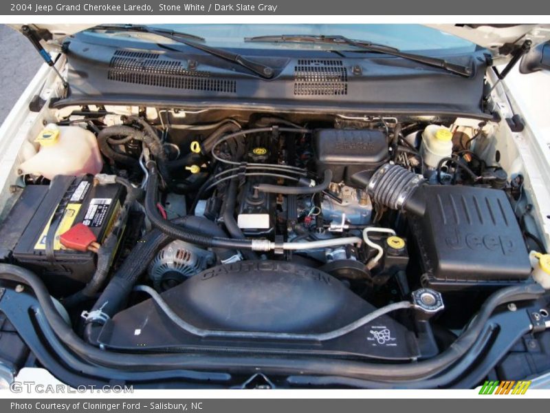 Stone White / Dark Slate Gray 2004 Jeep Grand Cherokee Laredo