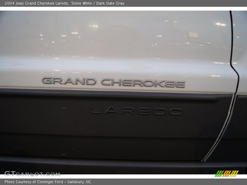 Stone White / Dark Slate Gray 2004 Jeep Grand Cherokee Laredo