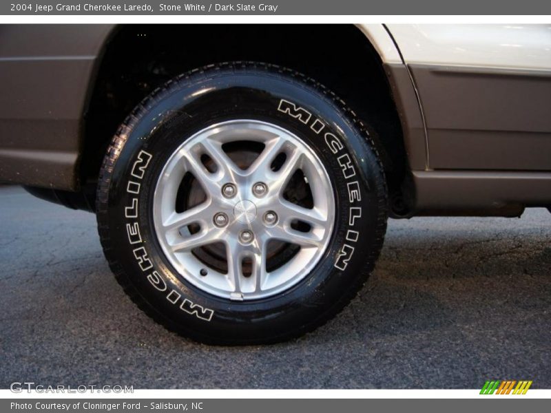 Stone White / Dark Slate Gray 2004 Jeep Grand Cherokee Laredo