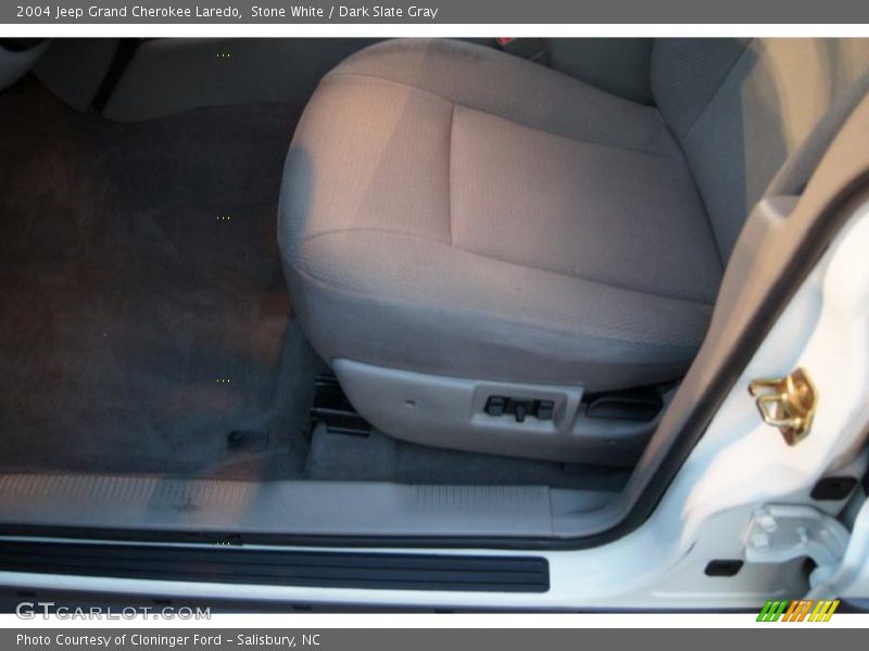 Stone White / Dark Slate Gray 2004 Jeep Grand Cherokee Laredo