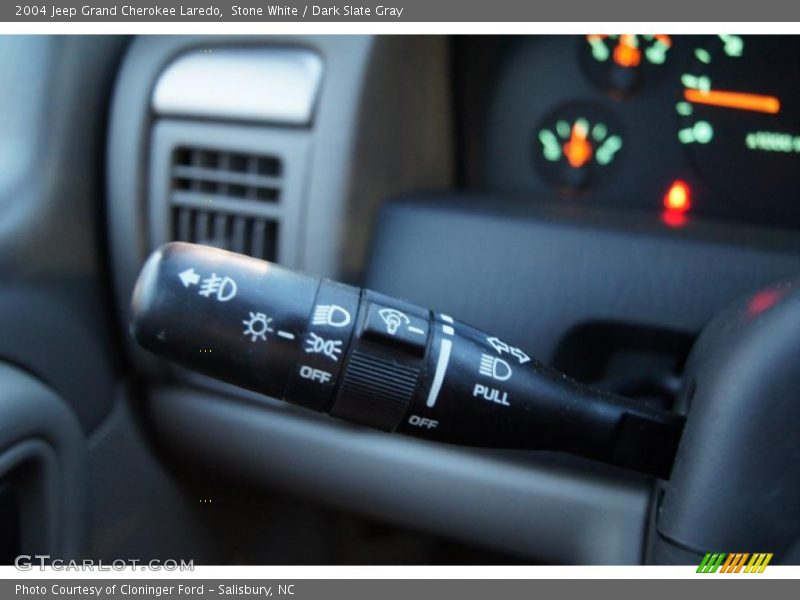 Stone White / Dark Slate Gray 2004 Jeep Grand Cherokee Laredo