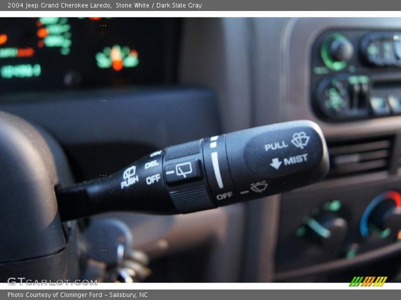 Stone White / Dark Slate Gray 2004 Jeep Grand Cherokee Laredo