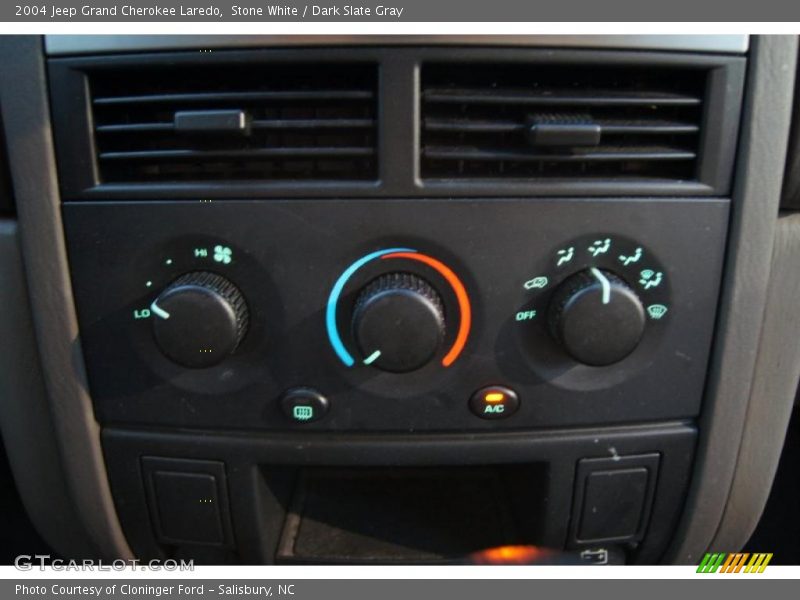 Stone White / Dark Slate Gray 2004 Jeep Grand Cherokee Laredo