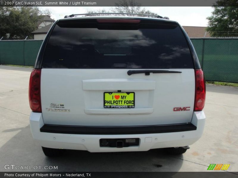 Summit White / Light Titanium 2007 GMC Yukon SLE