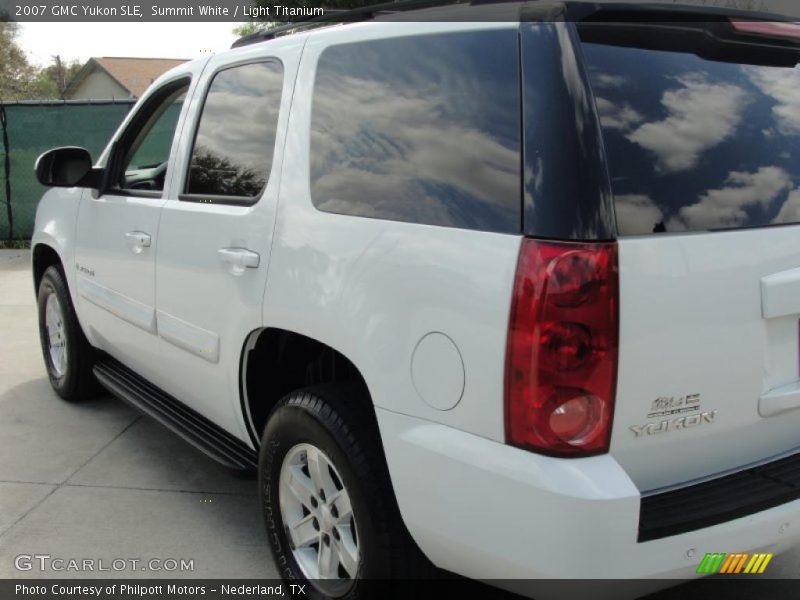 Summit White / Light Titanium 2007 GMC Yukon SLE