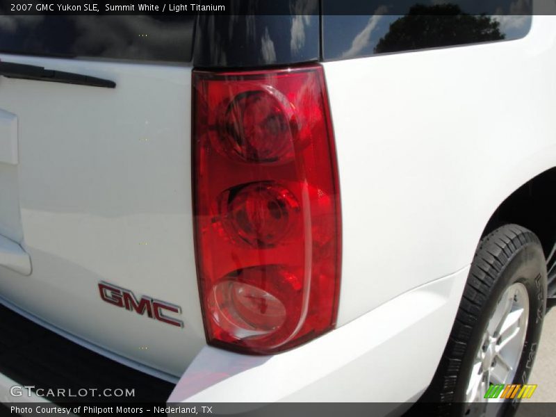 Summit White / Light Titanium 2007 GMC Yukon SLE