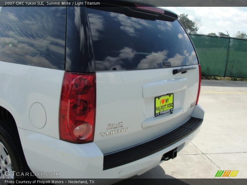 Summit White / Light Titanium 2007 GMC Yukon SLE