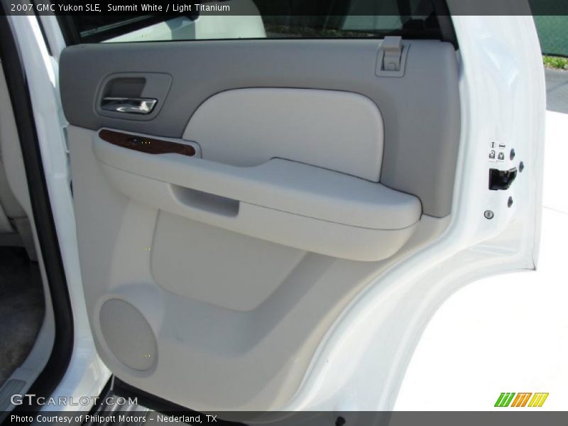 Summit White / Light Titanium 2007 GMC Yukon SLE