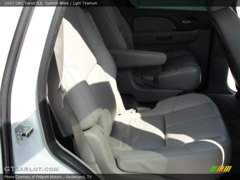Summit White / Light Titanium 2007 GMC Yukon SLE