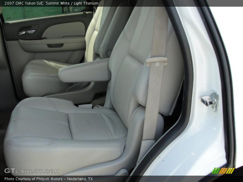 Summit White / Light Titanium 2007 GMC Yukon SLE