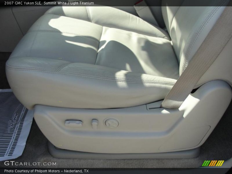 Summit White / Light Titanium 2007 GMC Yukon SLE