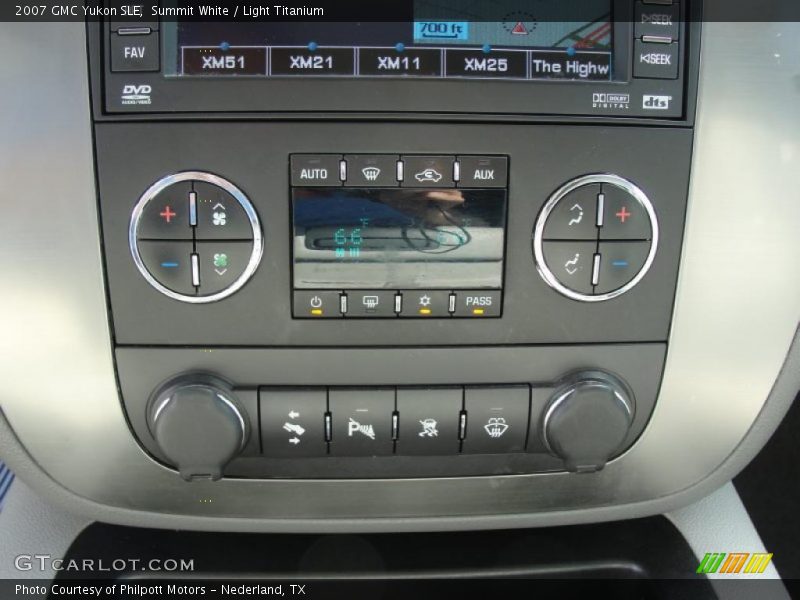 Summit White / Light Titanium 2007 GMC Yukon SLE
