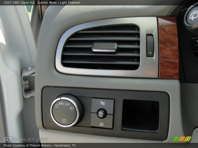 Summit White / Light Titanium 2007 GMC Yukon SLE