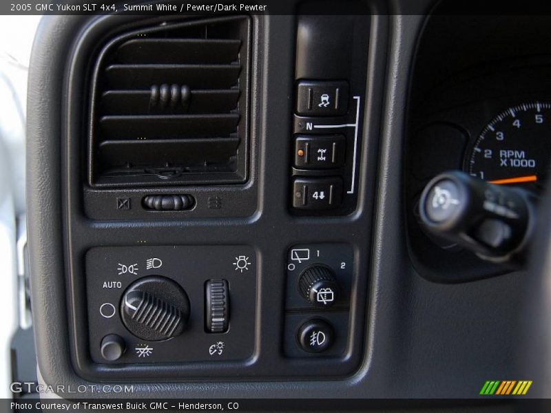 Summit White / Pewter/Dark Pewter 2005 GMC Yukon SLT 4x4
