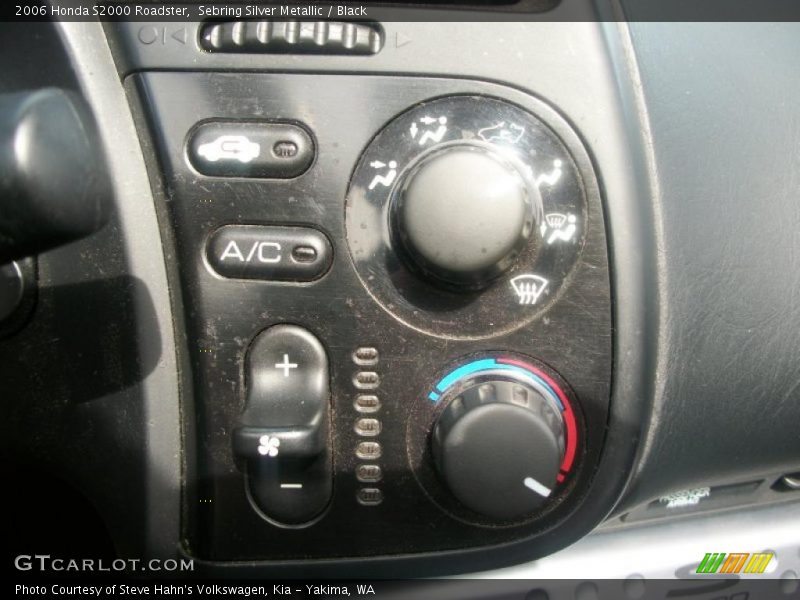 Controls of 2006 S2000 Roadster