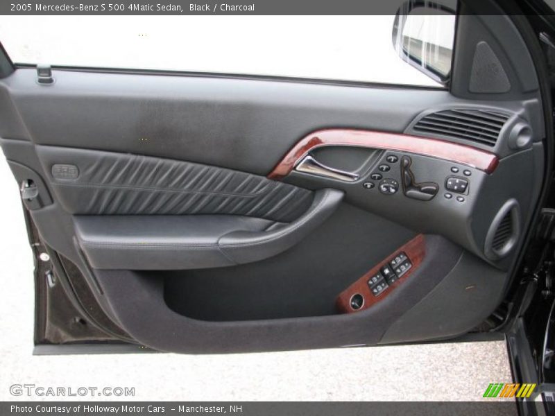 Door Panel of 2005 S 500 4Matic Sedan