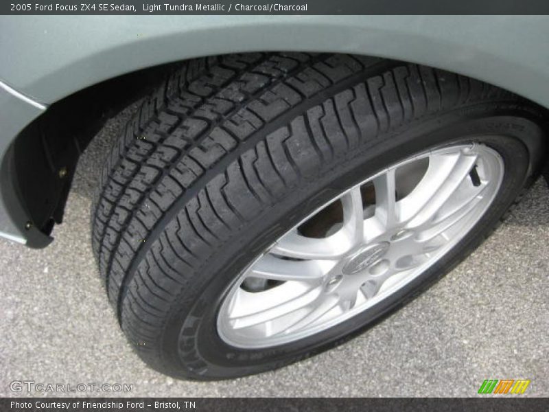 Light Tundra Metallic / Charcoal/Charcoal 2005 Ford Focus ZX4 SE Sedan