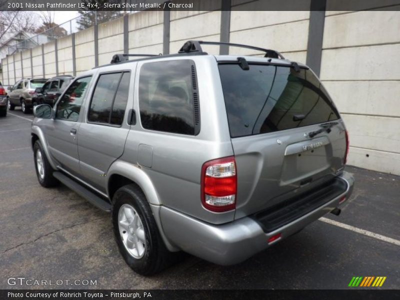 Sierra Silver Metallic / Charcoal 2001 Nissan Pathfinder LE 4x4