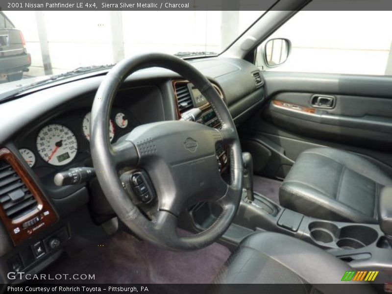 Sierra Silver Metallic / Charcoal 2001 Nissan Pathfinder LE 4x4