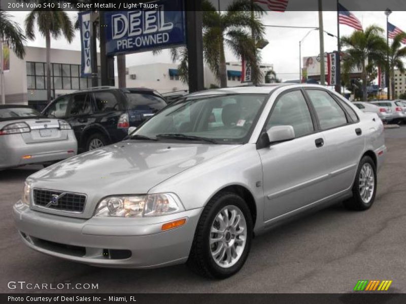 Silver Metallic / Light Taupe 2004 Volvo S40 1.9T