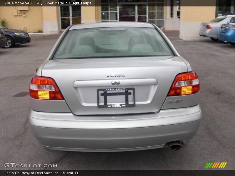 Silver Metallic / Light Taupe 2004 Volvo S40 1.9T
