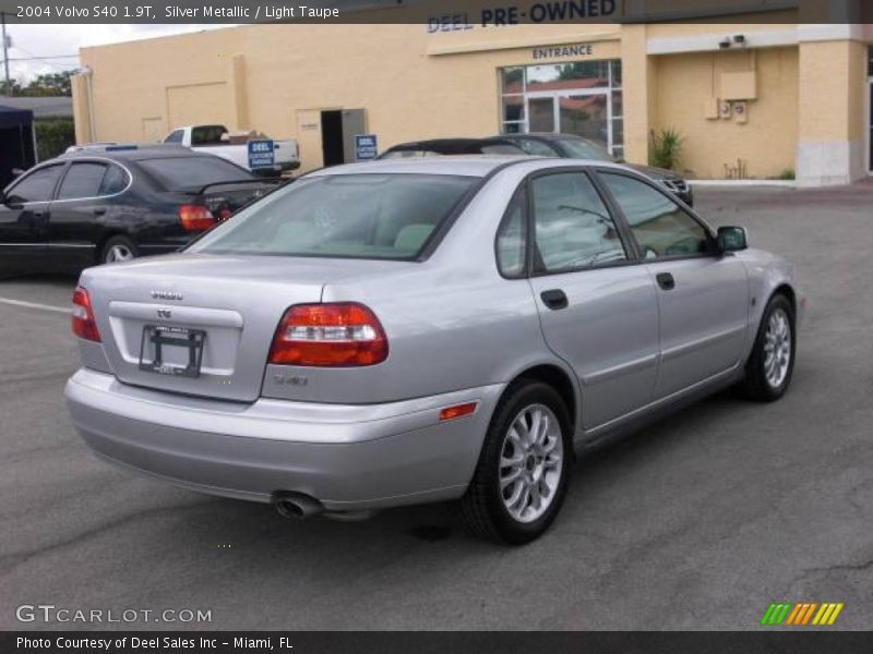 Silver Metallic / Light Taupe 2004 Volvo S40 1.9T
