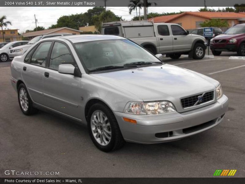 Silver Metallic / Light Taupe 2004 Volvo S40 1.9T