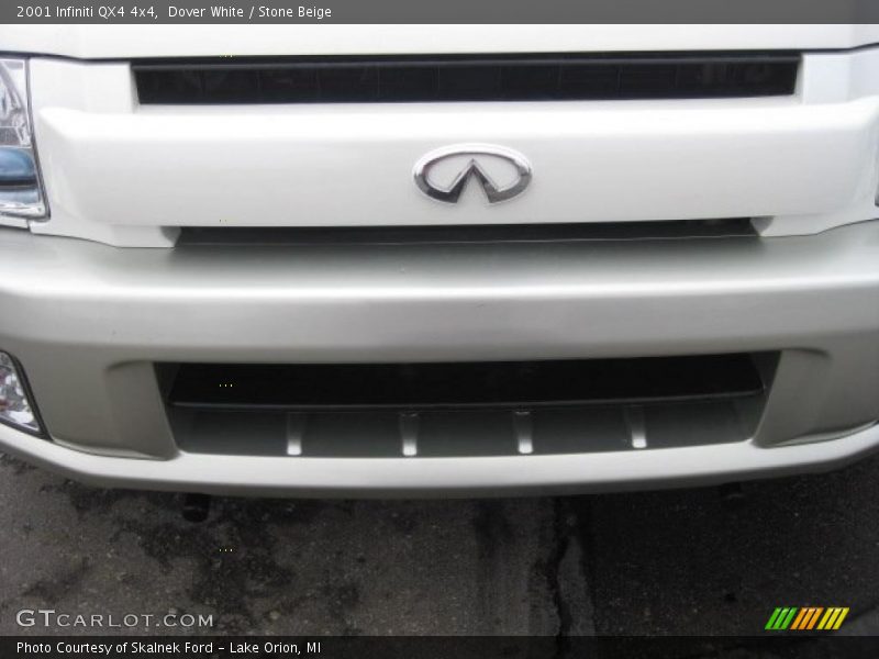 Dover White / Stone Beige 2001 Infiniti QX4 4x4