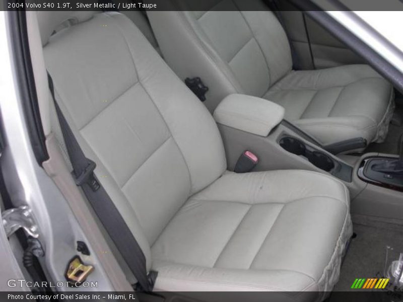 Silver Metallic / Light Taupe 2004 Volvo S40 1.9T