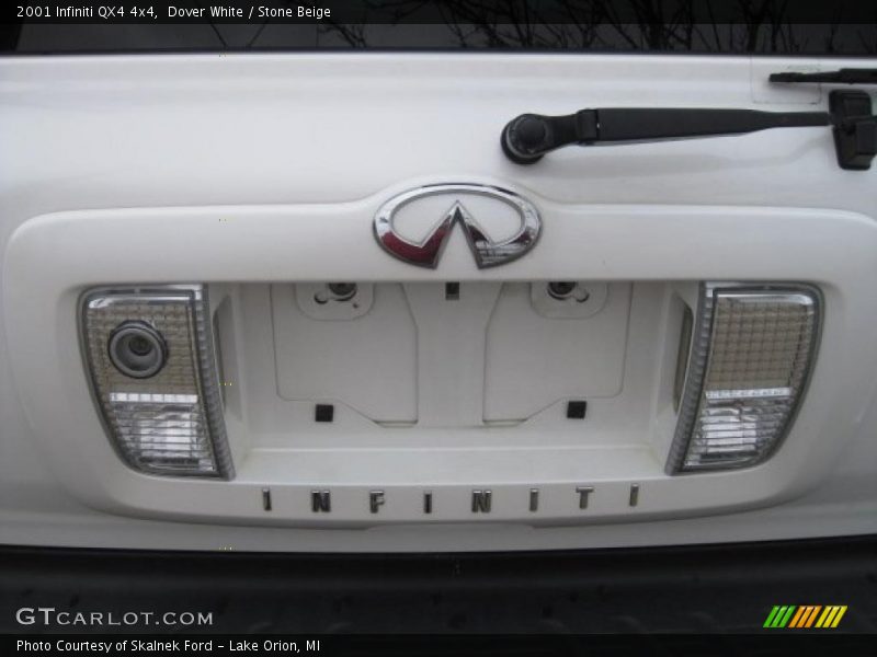 Dover White / Stone Beige 2001 Infiniti QX4 4x4