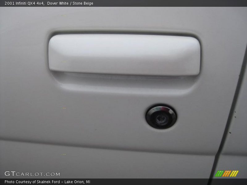 Dover White / Stone Beige 2001 Infiniti QX4 4x4