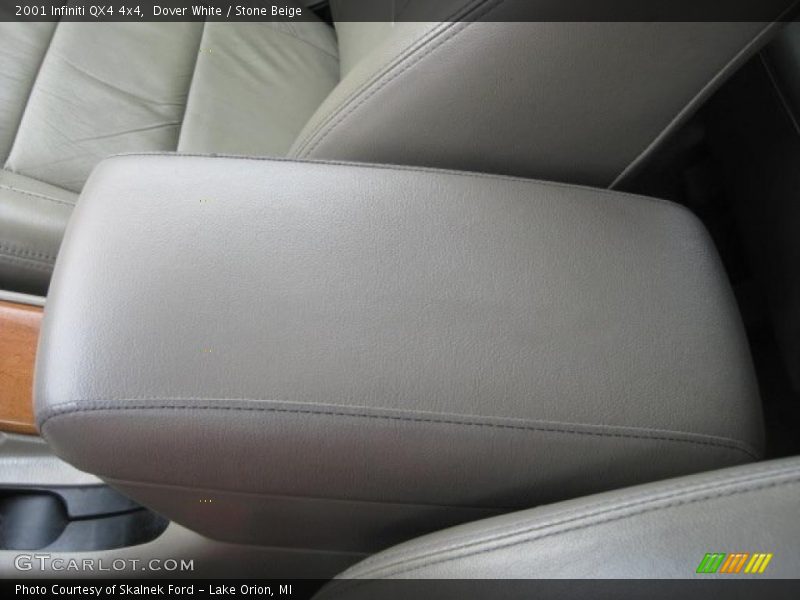 Dover White / Stone Beige 2001 Infiniti QX4 4x4